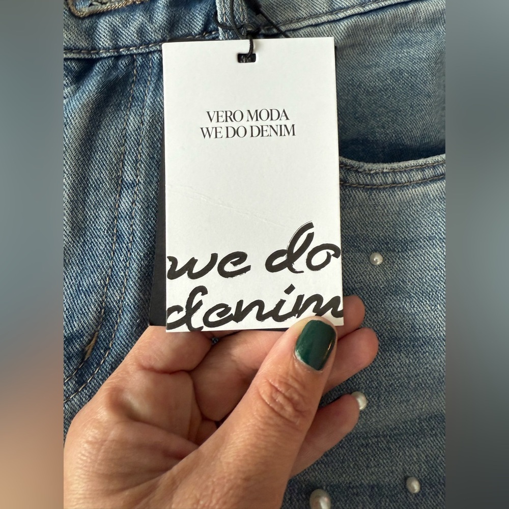 BNWT Vero Moda Straight Leg Pearl Embellished Jean, size 28. - Picture 11 of 14